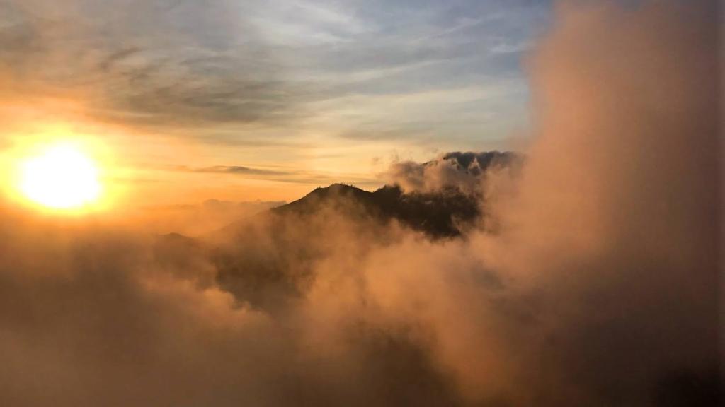 Aventure au Mont Batur : Ascension et Relaxation