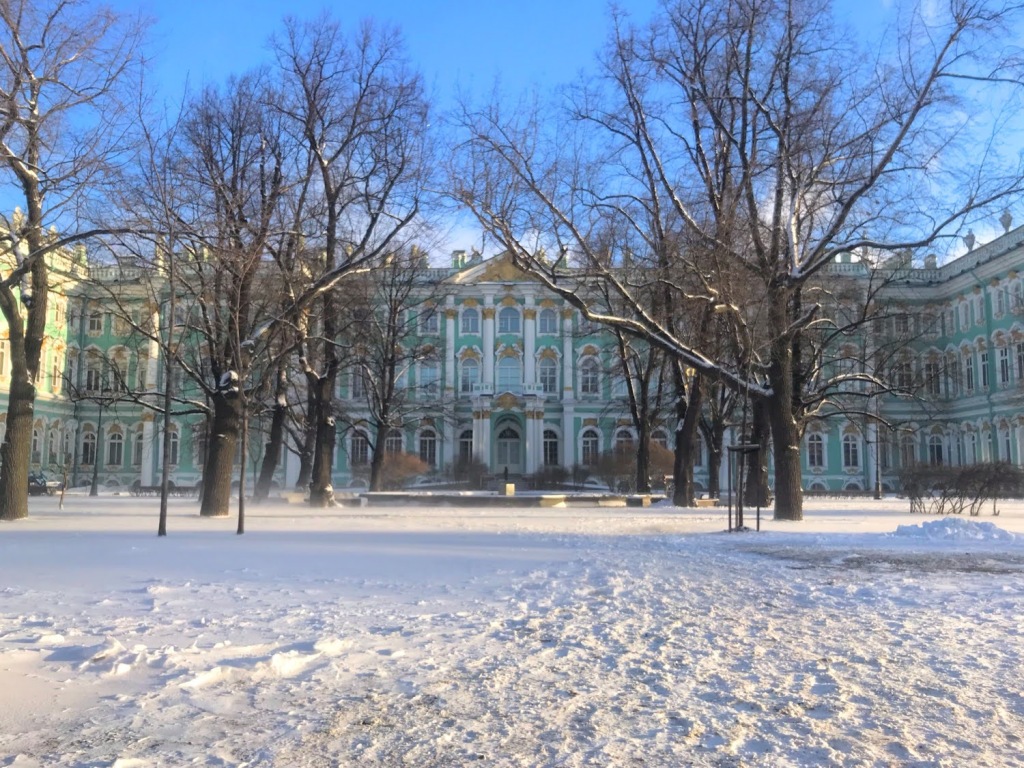 Explorez Saint-Pétersbourg : Adresses, Attractions et Conseils de Voyage